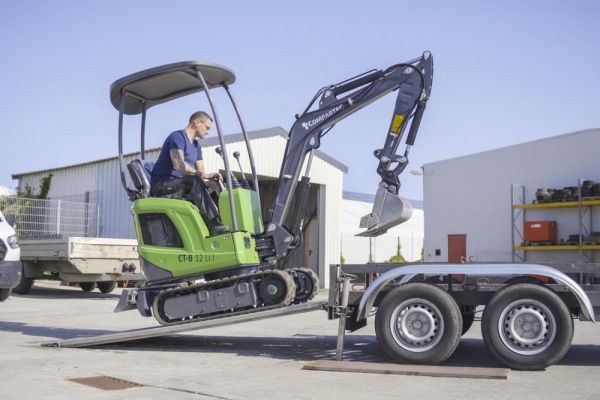 Miniexcavadora eléctrica de litio Compartec CT-B 12 Li de 1,1 t usada, 108 h con 3 cucharones