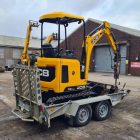 Miniexcavadora JCB 18z de 1,8 t usada 2021 con 1798 h y remolque Ifor Williams