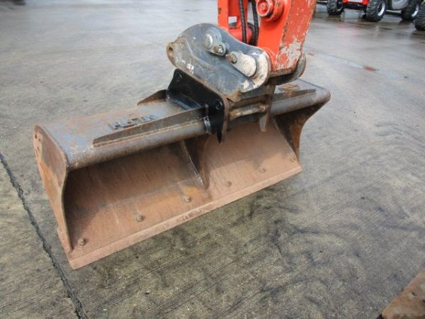 Miniexcavadora compacta Kubota U50-5 de 5 t usada 2021 con 741 h de radio de giro cero