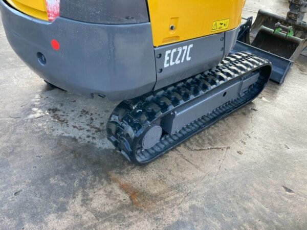 Miniexcavadora de ocasión Volvo EC27C (2015) – 3095h – Cabina climatizada