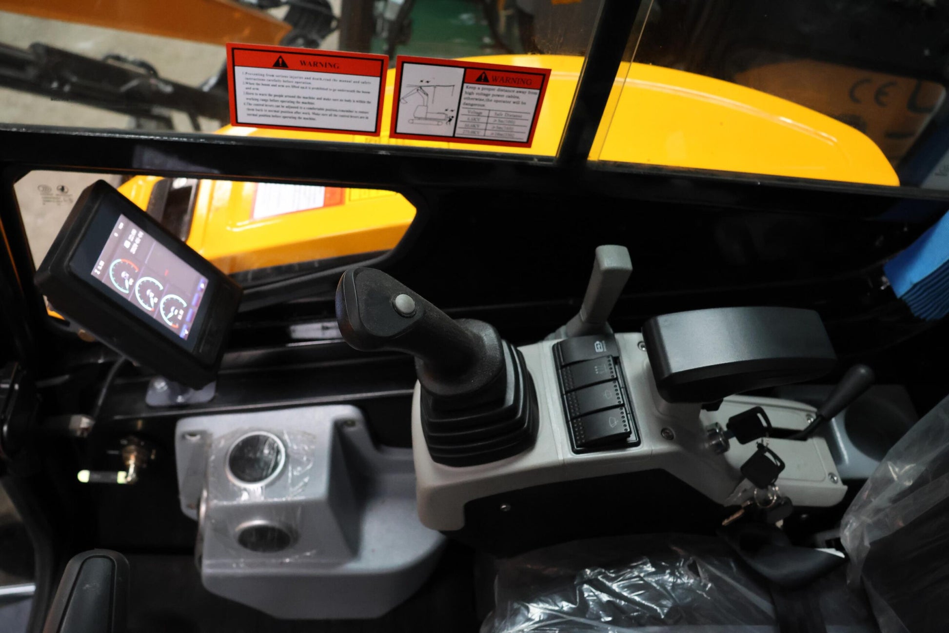 Miniexcavadora APS KMZ 28 con brazo de torsión