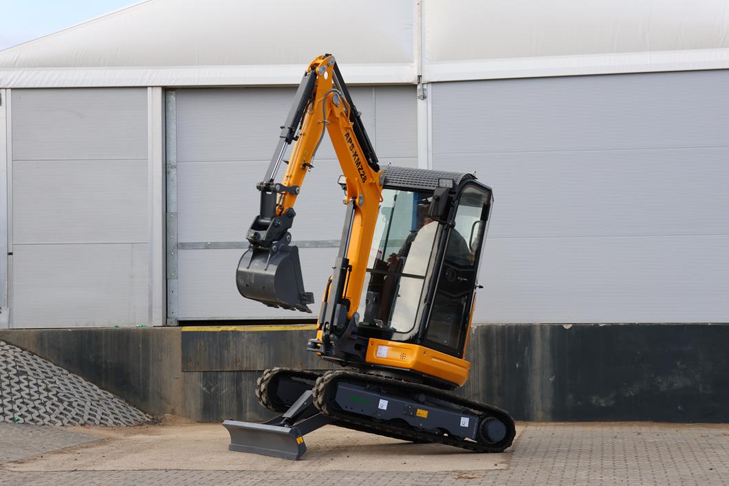 Miniexcavadora APS KMZ 28 con brazo de torsión