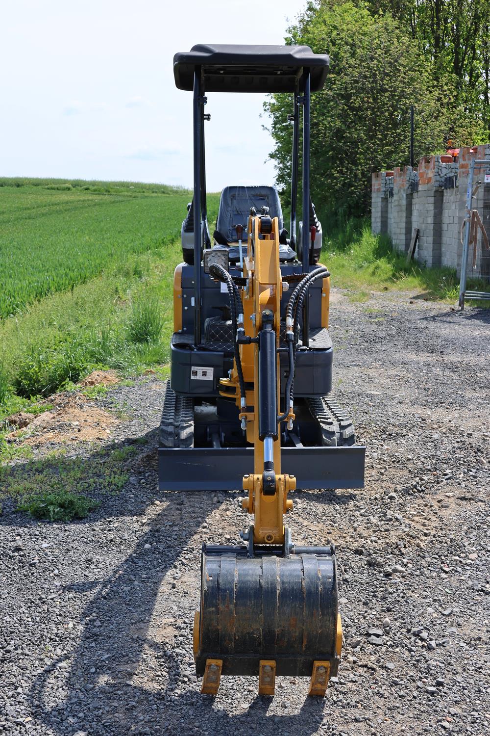 Miniexcavadora APS OKW17 con brazo oscilante