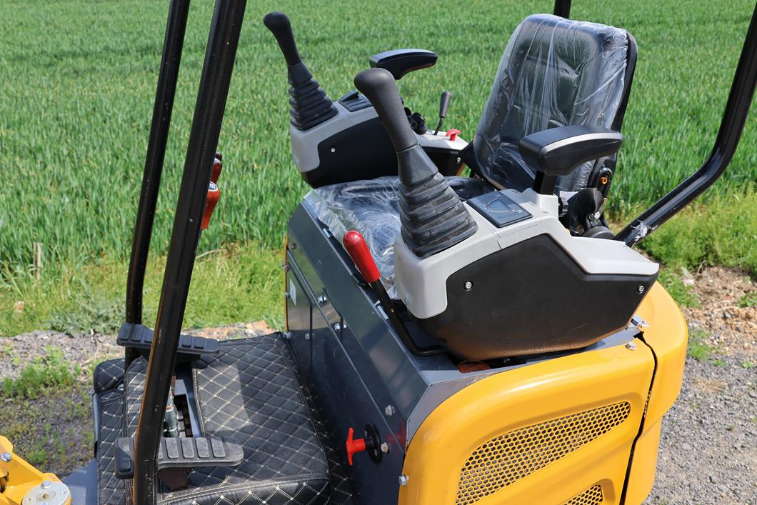 Miniexcavadora APS OKW17 con brazo oscilante