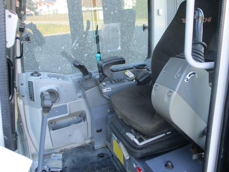 Miniexcavadora usada Takeuchi TB235 (2008) – 3,5T – Motor Yanmar 21,3 kw