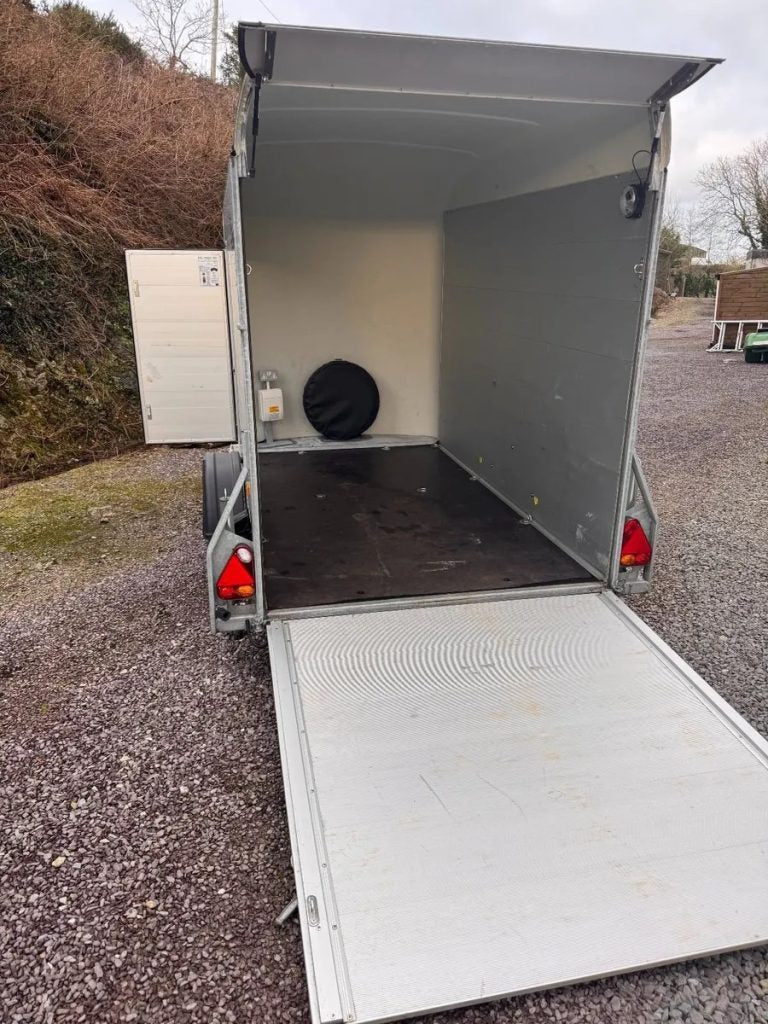 Furgoneta de aluminio Roadster C300, peso bruto de 750 a 1.300 kg