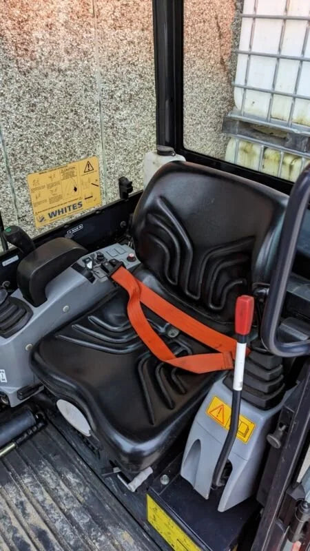 Kubota KX016-4 Miniexcavadora 1,7 t usada 2014 cabina climatizada con 3 cucharas