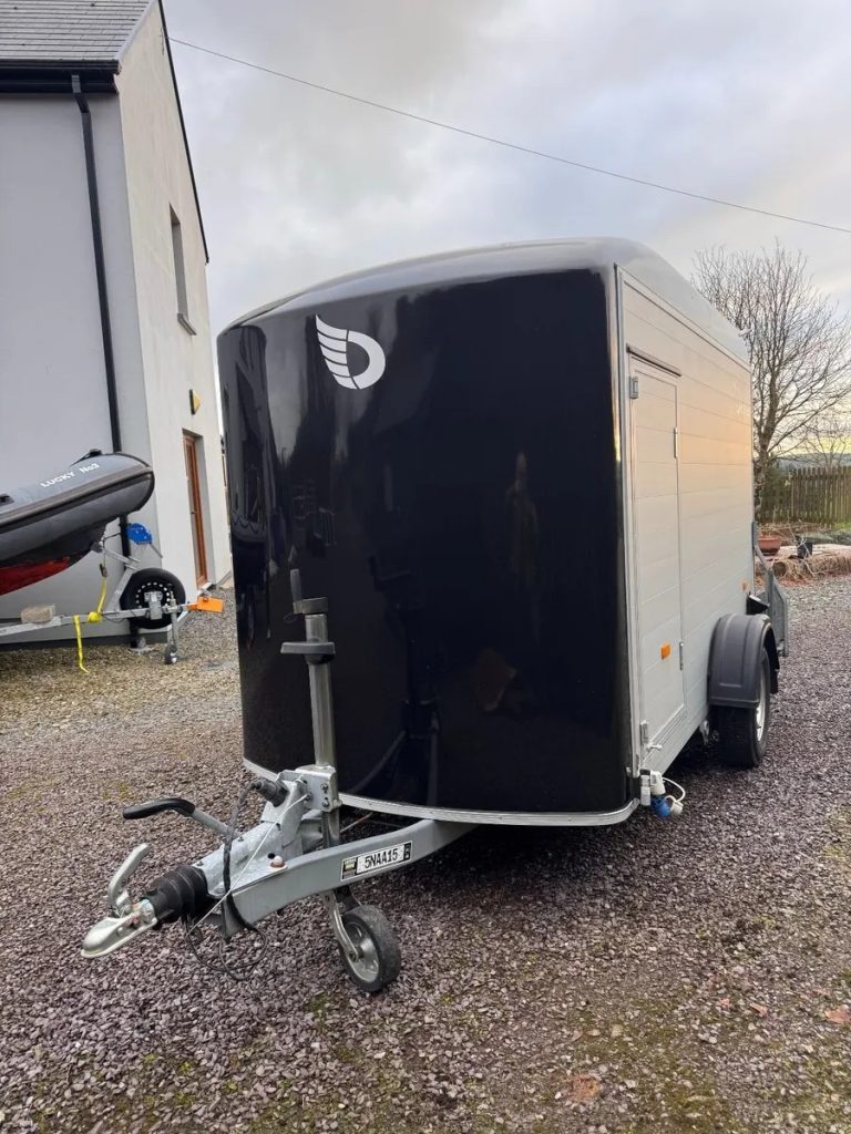 Furgoneta de aluminio Roadster C300, peso bruto de 750 a 1.300 kg