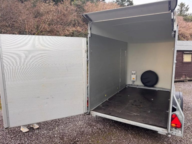 Furgoneta de aluminio Roadster C300, peso bruto de 750 a 1.300 kg