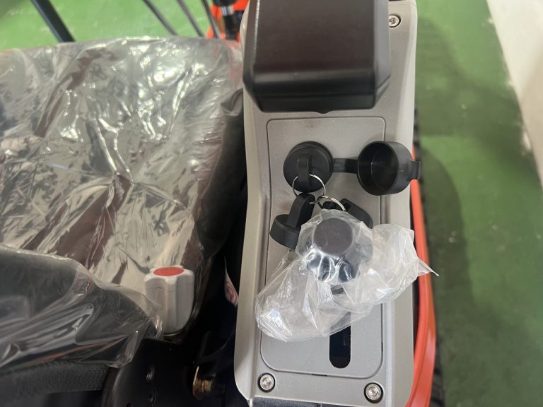 Miniexcavadora Kubota U27-4 de 2,7 t usada 2022 con 1302 h y paquete completo de accesorios