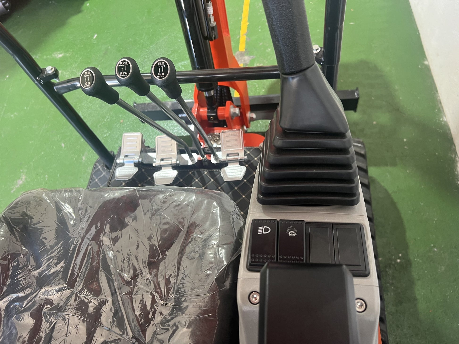Miniexcavadora Kubota U27-4 de 2,7 t usada 2022 con 1302 h y paquete completo de accesorios