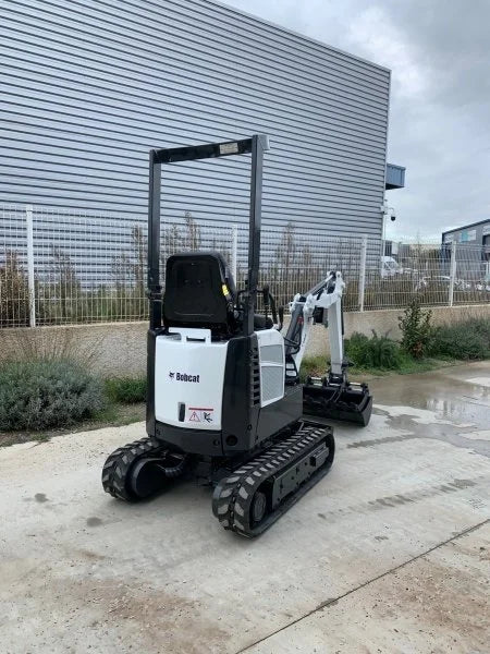 Miniexcavadora Bobcat E08 de 1,1 t de ocasión 2013 con enganche rápido y 3 cucharas