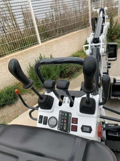 Miniexcavadora Bobcat E08 de 1,1 t de ocasión 2013 con enganche rápido y 3 cucharas