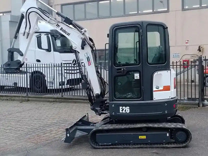 Miniexcavadora Bobcat E26 de 2,6 t de ocasión 2012 con enganche rápido y 3 cucharones