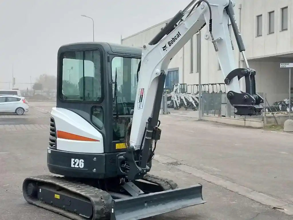 Miniexcavadora Bobcat E26 de 2,6 t de ocasión 2012 con enganche rápido y 3 cucharones