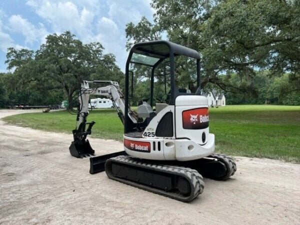 Bobcat 425G (2008) – Miniexcavadora usada 2,7T – 2 095 h – 4 Cucharas