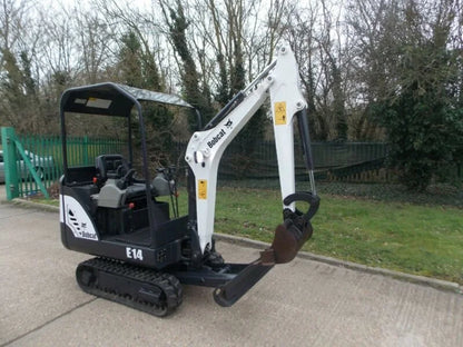 Miniexcavadora Bobcat E14 de 1,5 t de ocasión 2013 con pulgar hidráulico y remolque