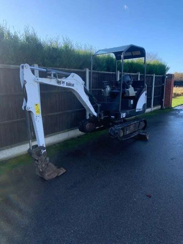 Miniexcavadora Bobcat E16 de 1,6 t de Ocasión 2014 con Chasis Extensible y 3 Cucharas