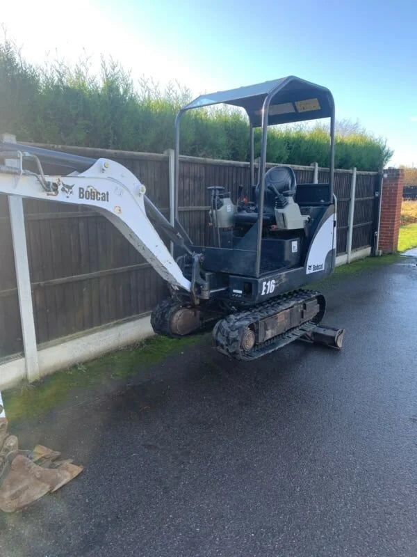 Miniexcavadora Bobcat E16 de 1,6 t de Ocasión 2014 con Chasis Extensible y 3 Cucharas