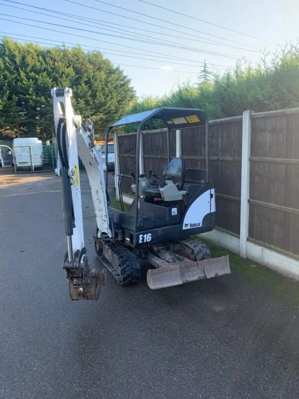 Miniexcavadora Bobcat E16 de 1,6 t de Ocasión 2014 con Chasis Extensible y 3 Cucharas