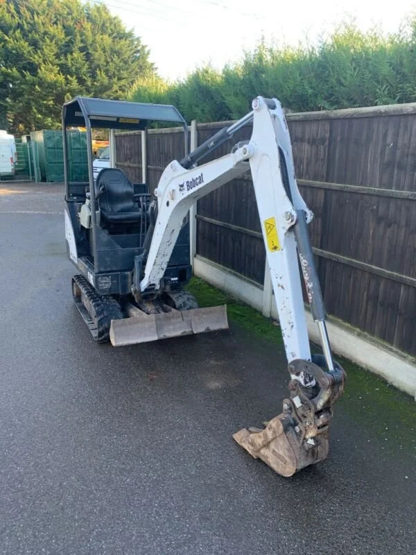 Miniexcavadora Bobcat E16 de 1,6 t de Ocasión 2014 con Chasis Extensible y 3 Cucharas