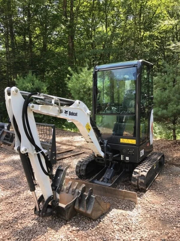 Miniexcavadora Bobcat E20 de 1,8 t de ocasión 2015 con pulgar de agarre y 3 cucharones