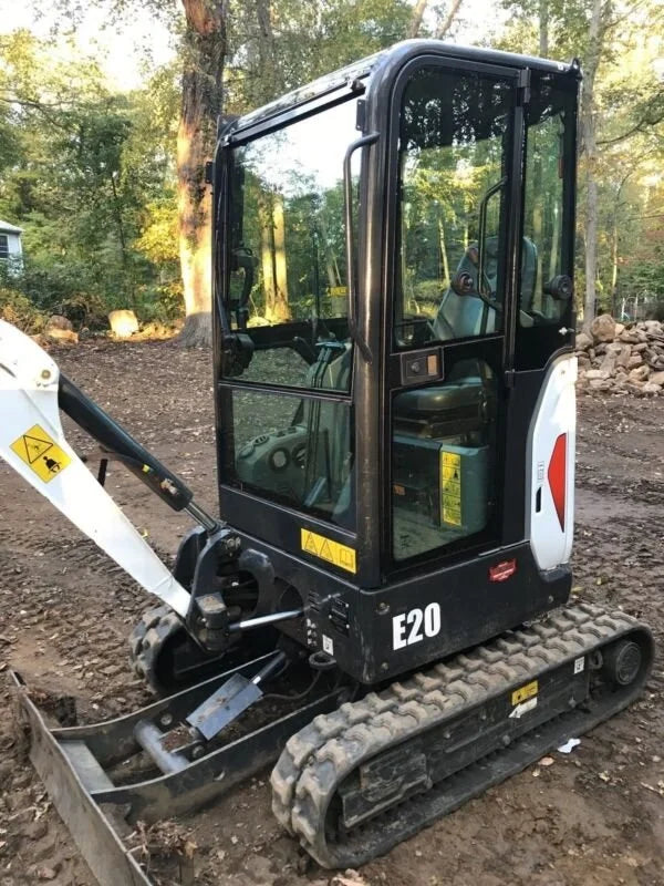 Miniexcavadora Bobcat E20 de 1,8 t de ocasión 2015 con pulgar de agarre y 3 cucharones