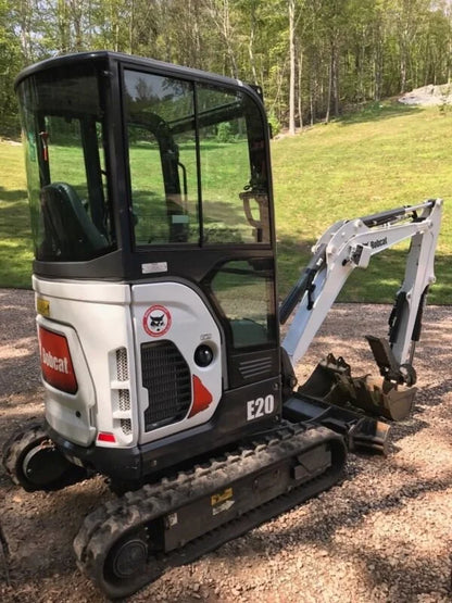 Miniexcavadora Bobcat E20 de 1,8 t de ocasión 2015 con pulgar de agarre y 3 cucharones