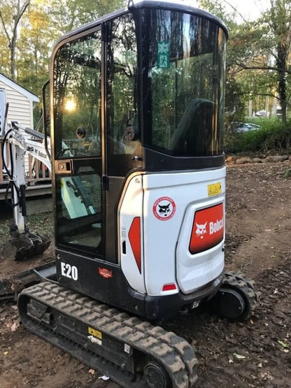 Miniexcavadora Bobcat E20 de 1,8 t de ocasión 2015 con pulgar de agarre y 3 cucharones