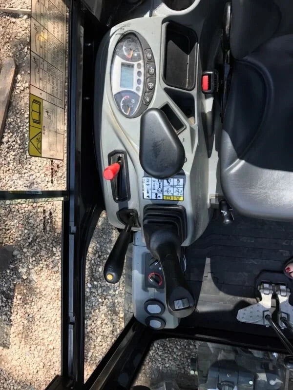 Miniexcavadora Bobcat E20 de 1,8 t de ocasión 2015 con pulgar de agarre y 3 cucharones
