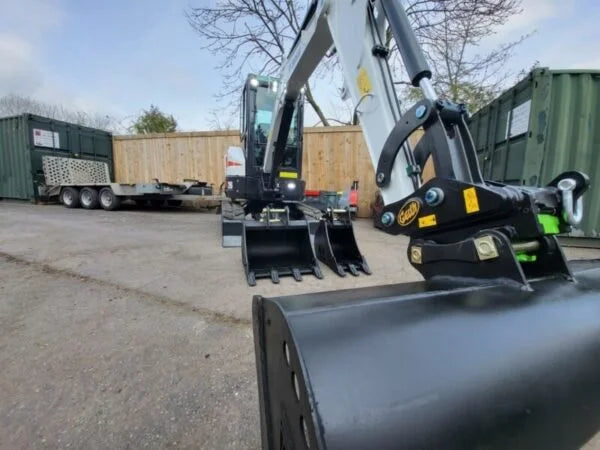Miniexcavadora Bobcat E26 de 2,5 t de ocasión 2011 con chasis extensible y 3 cucharones