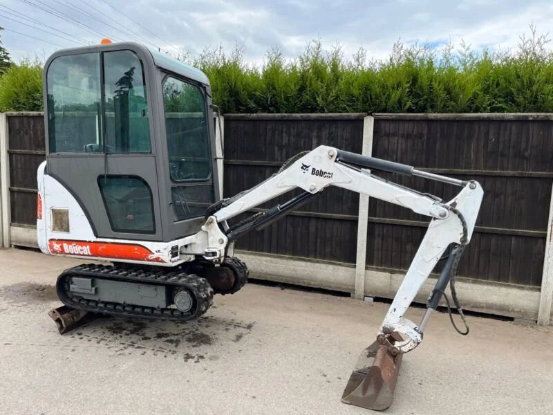 Miniexcavadora Bobcat 320 de 1,6 t de ocasión 2000 con chasis extensible y 3 cucharas