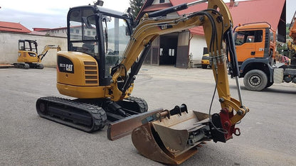 Miniexcavadora CAT 302.7D CR de Ocasión – 2,67T (2016) con 3 Cucharas y Enganche Rápido