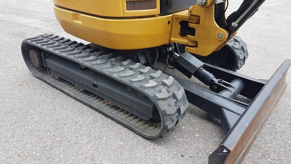 Miniexcavadora CAT 302.7D CR de Ocasión – 2,67T (2016) con 3 Cucharas y Enganche Rápido