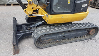 Miniexcavadora CAT 302.7D CR de Ocasión – 2,67T (2016) con 3 Cucharas y Enganche Rápido