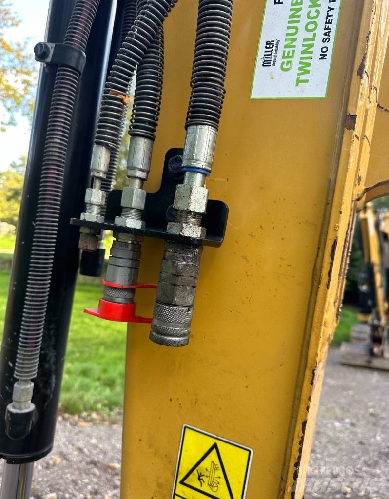 Miniexcavadora Caterpillar 305 E CR de 5 t usada de 2018 con 3502 h y cuchara de limpieza