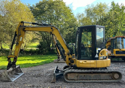 Miniexcavadora Caterpillar 305 E CR de 5 t usada de 2018 con 3502 h y cuchara de limpieza