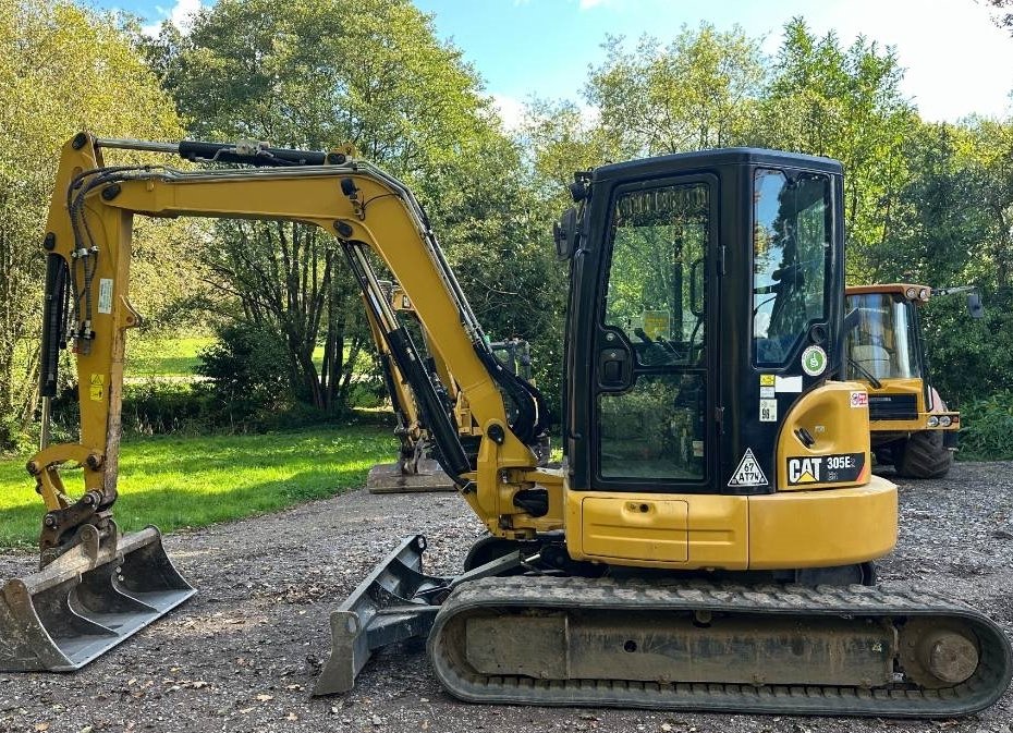 Miniexcavadora Caterpillar 305 E CR de 5 t usada de 2018 con 3502 h y cuchara de limpieza
