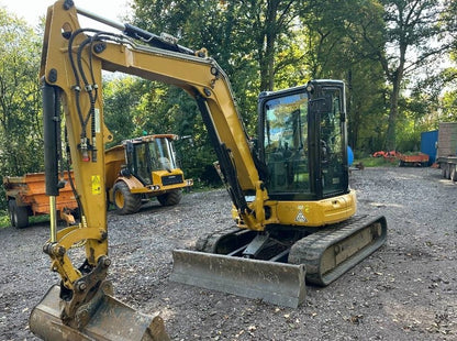 Miniexcavadora Caterpillar 305 E CR de 5 t usada de 2018 con 3502 h y cuchara de limpieza