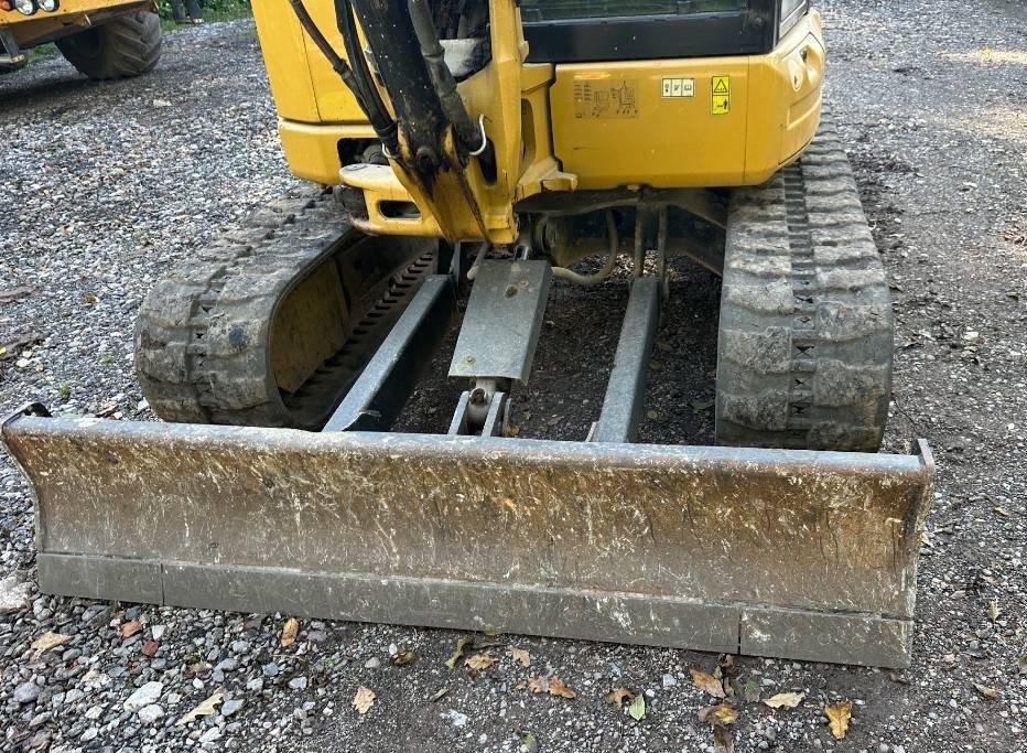 Miniexcavadora Caterpillar 305 E CR de 5 t usada de 2018 con 3502 h y cuchara de limpieza