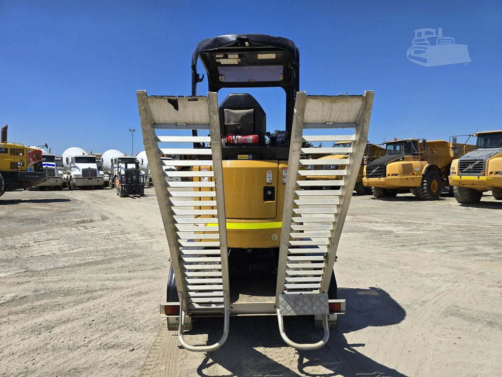 Miniexcavadora Caterpillar 301.7CR de 1,8 t de ocasión 2021 con 3 cucharas y remolque