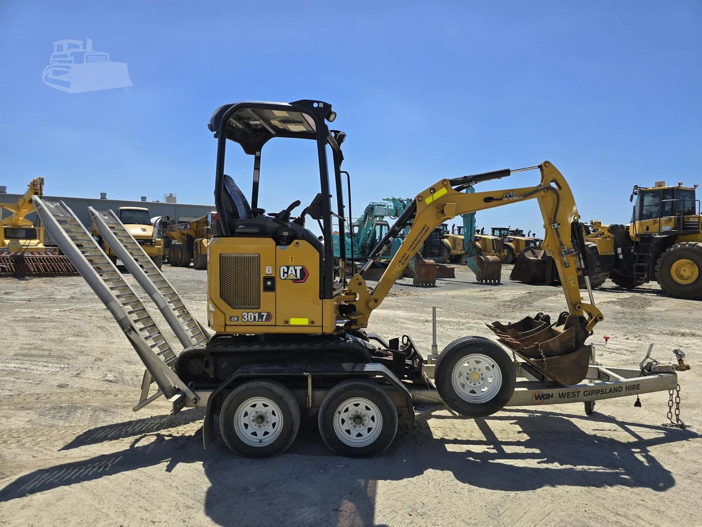 Miniexcavadora Caterpillar 301.7CR de 1,8 t de ocasión 2021 con 3 cucharas y remolque