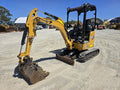 Miniexcavadora Caterpillar 301.7CR de 1,8 t de ocasión 2021 con 3 cucharas y remolque
