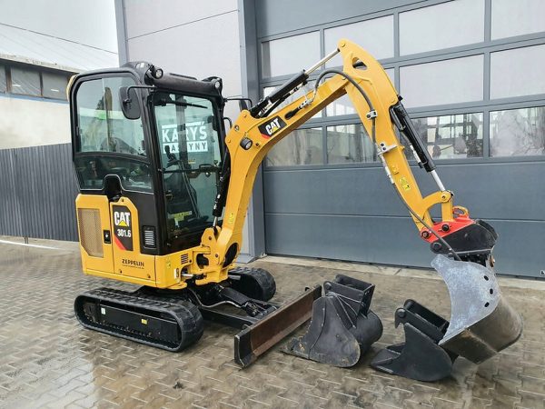 Miniexcavadora Caterpillar 301.6 de 1,8 t usada 2019 con 1.870 h y enganche Lehnhoff