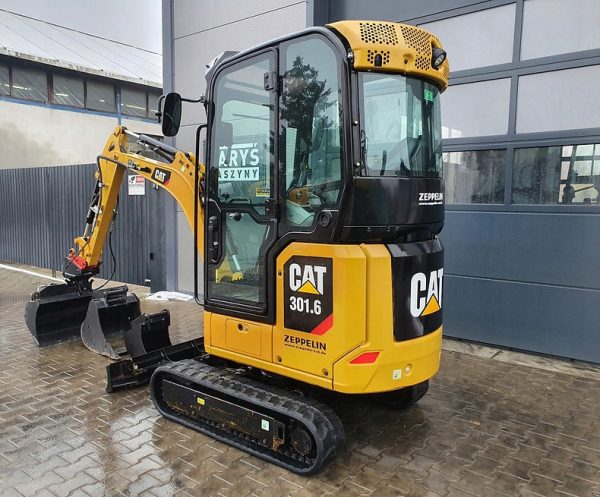 Miniexcavadora Caterpillar 301.6 de 1,8 t usada 2019 con 1.870 h y enganche Lehnhoff