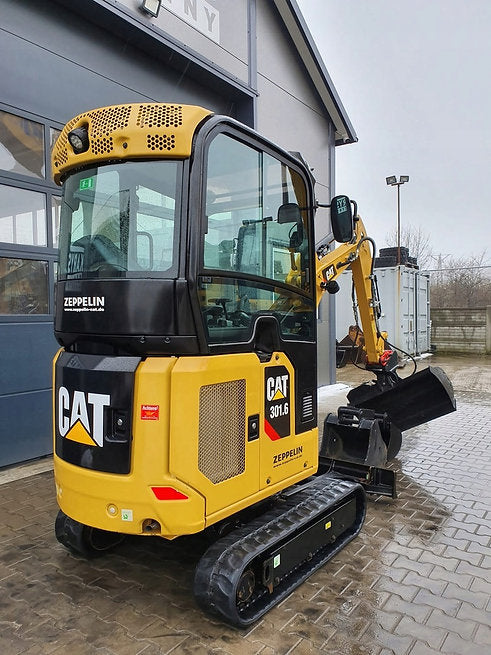 Miniexcavadora Caterpillar 301.6 de 1,8 t usada 2019 con 1.870 h y enganche Lehnhoff