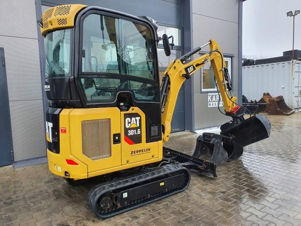 Miniexcavadora Caterpillar 301.6 de 1,8 t usada 2019 con 1.870 h y enganche Lehnhoff
