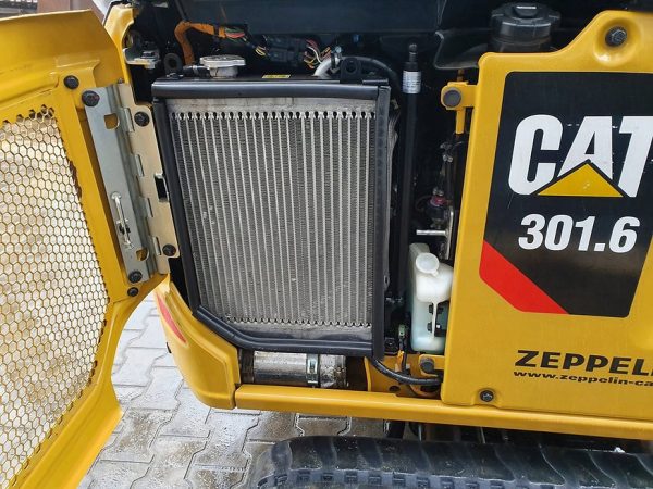 Miniexcavadora Caterpillar 301.6 de 1,8 t usada 2019 con 1.870 h y enganche Lehnhoff