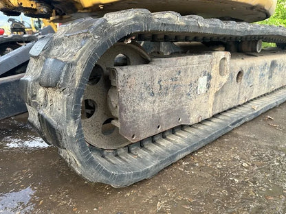Miniexcavadora Caterpillar 303.5E CR de 3,58 t usada 2013 con 5.555 h y 3 cucharones