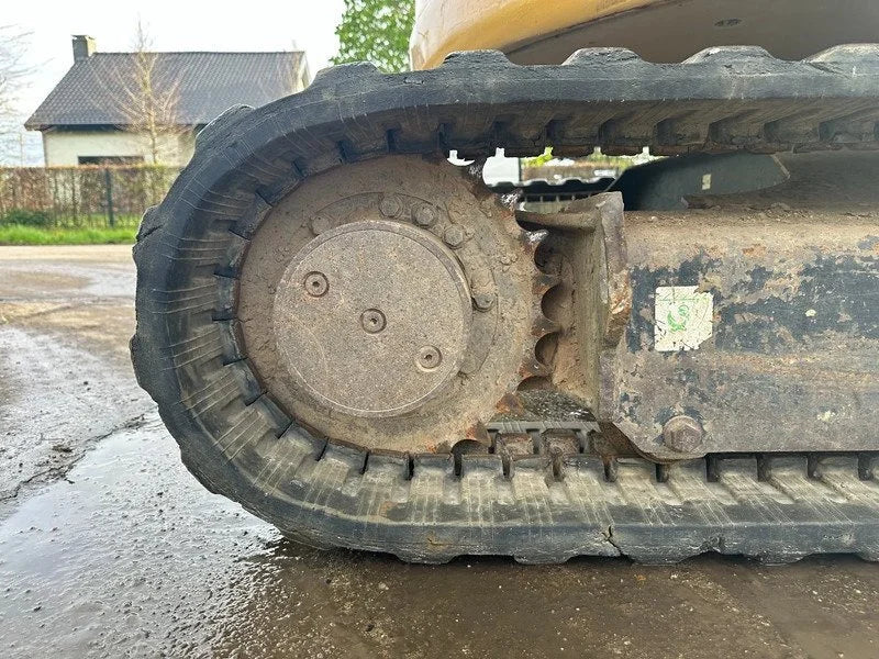 Miniexcavadora Caterpillar 303.5E CR de 3,58 t usada 2013 con 5.555 h y 3 cucharones